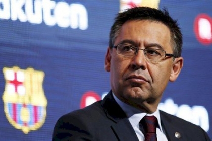 رئيس نادي برشلونة بارتوميو يستقيل من منصبه