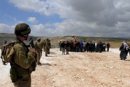 إصابة 3 مواطنين بالرصاص والعشرات بالاختناق شرق نابلس