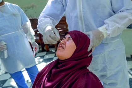 خبير في علم الأوبئة: الزيادة المطردًة في اصابات كورونا بغزة تنذر بعواقب وخيمة تلوح بالأفق