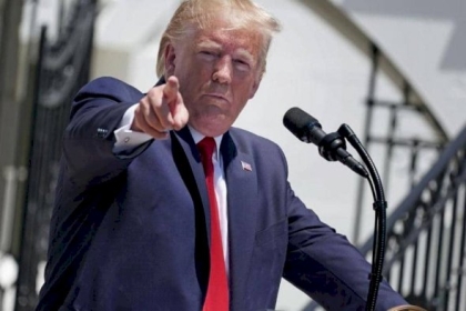 تويتر وفيسبوك يضعان تحذيرا على منشور لترامب بشأن "الغش"