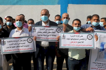 بالصور:  حركة فتح بمحافظة خانيونس تنظم وقفة احتجاجية ضد سياسة التقليصات بالوكالة