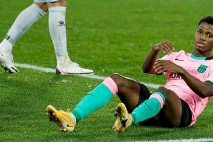 "ضربة موجعة" لبرشلونة بعد الكشف عن مدة إصابة فاتي