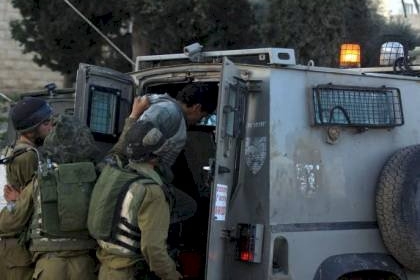 الاحتلال يعتقل رئيس مركز الشباب الاجتماعي في مخيم شعفاط