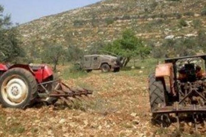 الأغوار: الاحتلال يستولي على جرار زراعي في منطقة عين الحلوة