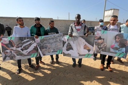 صور: وقفة جماهيرية لاحياء الذكرى السنوية الأولى  لمجزرة عائلة  السواركة