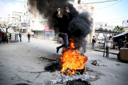 ‏صور : مواجهات مع قوات الاحتلال وسط مدينة الخليل اليوم