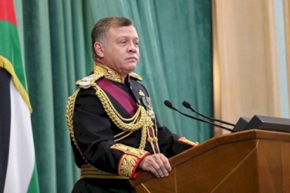 العاهل الأردني من لندن يؤكد أهمية العمل لتحقيق السلام ودعم الأونروا