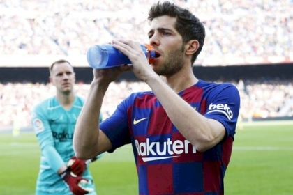 إصابة نجم برشلونة سيرجي روبيرتو بفيروس كورونا