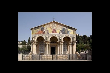 الخارجية تدعو المجتمع الدولي لمواجهة إرهاب المستوطنين وتدين الاعتداء على الكنيسة الجثمانية بالقدس