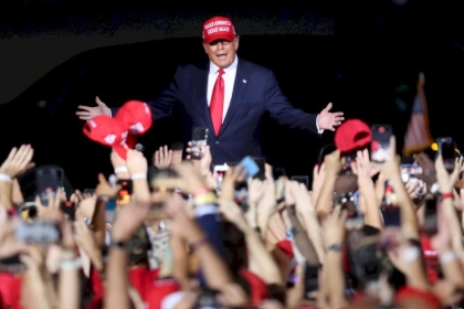 ترامب يشارك في تجمع انتخابي لدعم حزبه للفوز بمقعدي جورجيا
