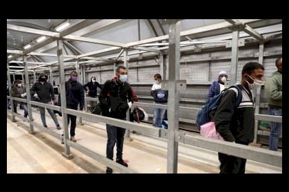 اسرائيل: اعتبارا من الغد سيتم إجراء فحوصات كورونا اجبارية للعمال على المعابر