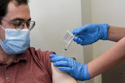 صحة الاحتلال: تطعيم 3.3 مليون شخص بينهم 1.9 مليونا حصلوا على الجرعتين