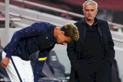 مورينيو يوبخ مهاجم فريقه توتنهام آلي بسبب الاستعراض