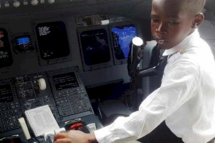 الكابتن "الطفل".. عمره 7 أعوام و"يحلق بالطائرات"