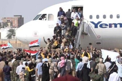 انفجار في مطار عدن لحظة وصول الحكومة اليمنية الجديدة