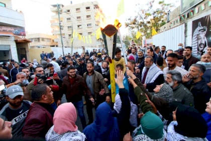 قيادة تيار الإصلاح الديمقراطي بحركة فتح في محافظة غزة توقد شعلة الانطلاقة 56