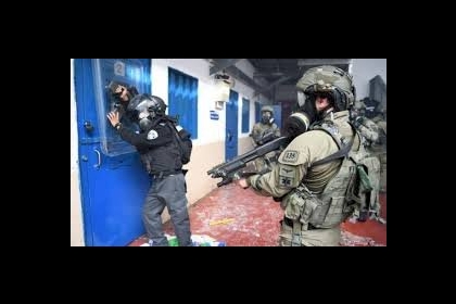 نادي الأسير:  وحدات القمع التابعة لإدارة سجون الاحتلال تقتحم قسم 21 و 22 وتفتش قسم 16