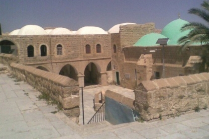 مستوطنون يقتحمون مسجد مقام النبي موسى