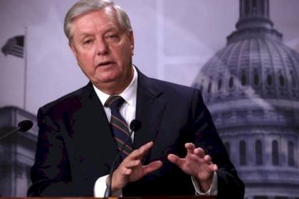 غراهام: السماح لخامنئي بالتغريد ومنع ترامب يشي بالكثير حول من يدير تويتر