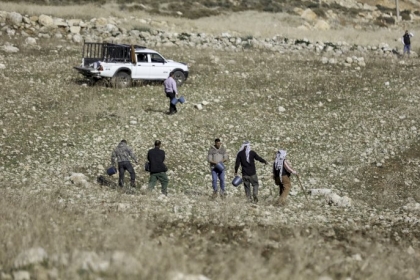 الشؤون المدنية في رام الله : المزارعون في كفر مالك يعودون لأراضيهم بعد 3 أعوام من المنع