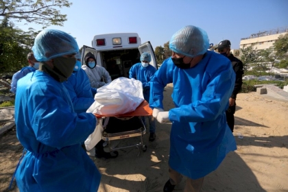 أخصائي المناعة والأحياء الدقيقة بغزة يحذر من سرعة انتشار كورونا ويتوقع حدوث طفرات أكثر وأسرع تهدد حياة الشباب