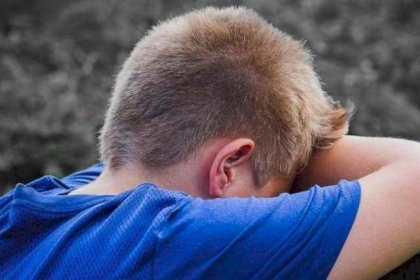 "إشارات سرية" تنقذ طفلا من قسوة أبويه.. وفيديو يروي ما حدث