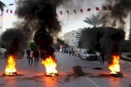 تونس.. احتجاجات وأعمال شغب بعد ضرب راعي غنم