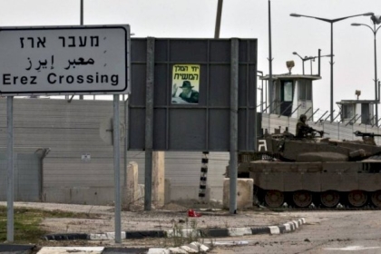 الاحتلال يعتقل مواطنًا خلال مروره عبر حاجز بيت حانون شمال قطاع غزة