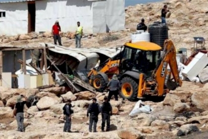 الاحتلال يهدم مسكنا وبركس أغنام في السواحرة بالقدس