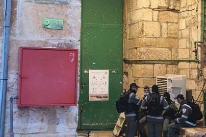 جنود الاحتلال يمنعون المقدسيين من التحرك ويغلقون باب حطة في المسجد الأقصى