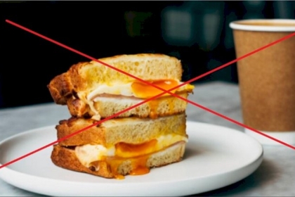 خبيرة تغذية تحذر من أطعمة ومشروبات معينة عند الفطور