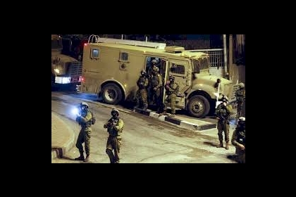 الاحتلال يعتقل 3 شبان من بلدة الطور بالقدس