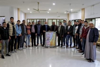 محافظة خانيونس تستكمل تنفيذ حملة " كلنا عائلة " لزيارة الوجهاء والمخاتير