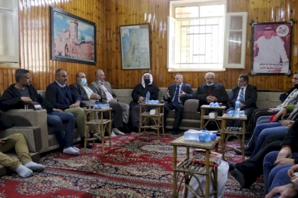 ضمن حملة "كلنا عائلة" سلسلة زيارات لمخاتير ووجهاء في خانيونس