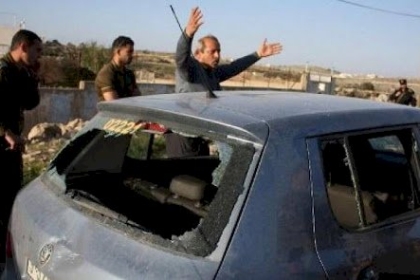 تعرض مركبة عسكرية إسرائيلية لإطلاق نار في الخليل