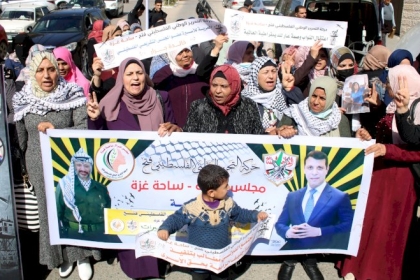 صورة قلمية: نظرات نحو المستقبل