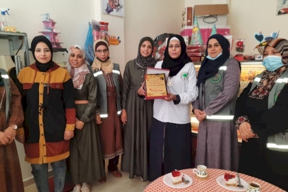 لجنة المرأة العاملة في مجلس عمال  محافظة الوسطى تكرم العاملات في pastry king  للمعجنات والحلويات