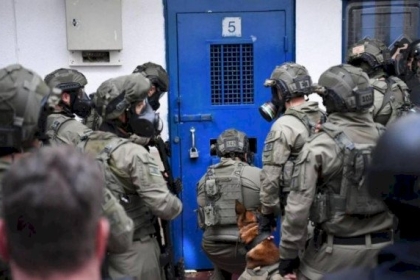 الاحتلال يختطف الأسير مدحت العيساوي لحظة تحرره من سجن مجدو