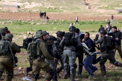 اعتقال شاب خلال تظاهرة في الشيخ جراح بالقدس