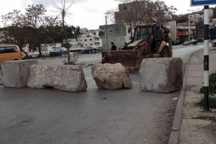 جيش الاحتلال يغلق عدة طرق جنوب الخليل