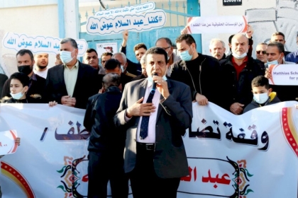 لجنة اللاجئين برفح تشارك في وقفة تضامنية بعنوان " لا للإقصاء .. كلنا معك "