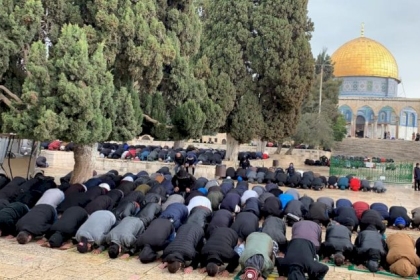 50 ألف مصل يؤدون الجمعة في رحاب المسجد الأقصى