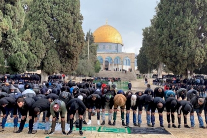 100 ألف مصلٍ يؤدون صلاة الجمعة الأولى من شهر رمضان في المسجد الأقصى
