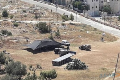 مستوطنون ينصبون خيمة في بلدة تقوع شرق بيت لحم