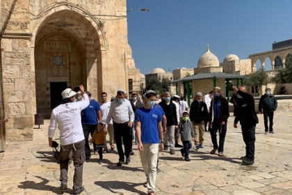 القدس: عشرات المستوطنين يقتحمون باحات المسجد الأقصى