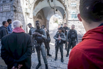 القدس: الاحتلال يغلق الطرق المؤدية إلى المسجد الأقصى وعرقلة حركة المصلين