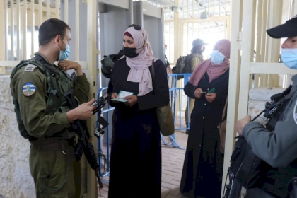 القدس: الاحتلال يقرر عدم نصب الحواجز الحديدية في ساحة باب العامود خشية اندلاع مواجهات