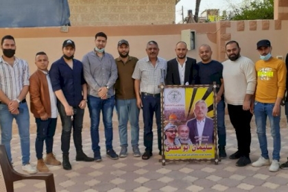 بالصور: الشبيبة الفتحاوية بمحافظة خانيونس تنظم زيارة الى سليمان ابومطلق " ابومحمود " لتهنئته بسلامة عودته الى أرض الوطن