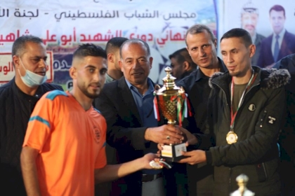 بحضور لفيف من الشخصيات الوطنية والرياضية... مجلس الشباب يختتم بطولة ''أبو علي شاهين الرمضانية⁴'' بمحافظة الوسطى