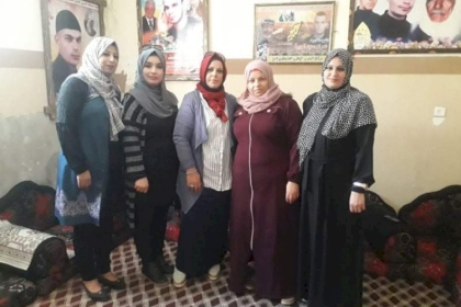 اللجنة الاجتماعية في مجلس المرأة بالمحافظة الوسطى تنفذ  مبادرة"معكم وبكم مستمرون"لتهنئة عائلات الشهداء بشهر رمضان